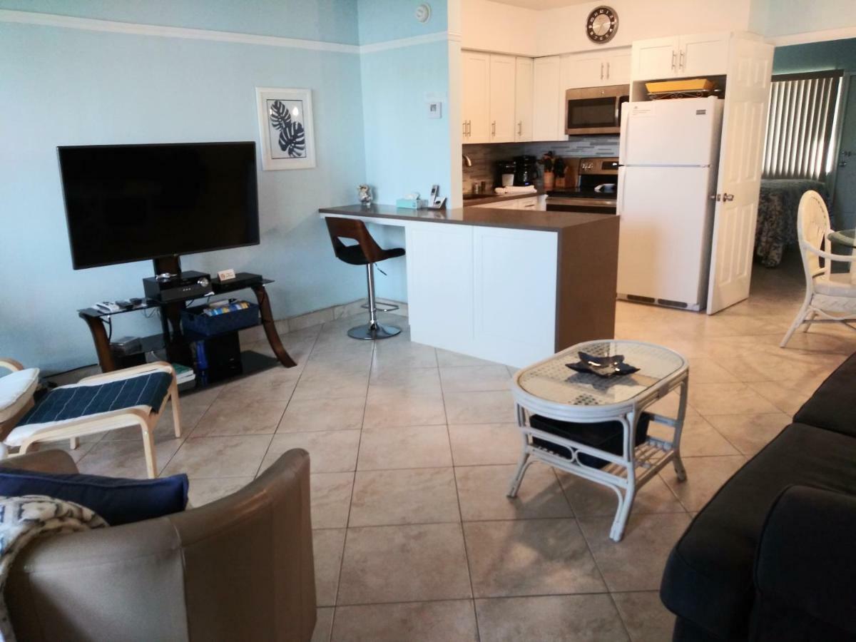 Aqua Mar Condos ポンパノビーチ エクステリア 写真
