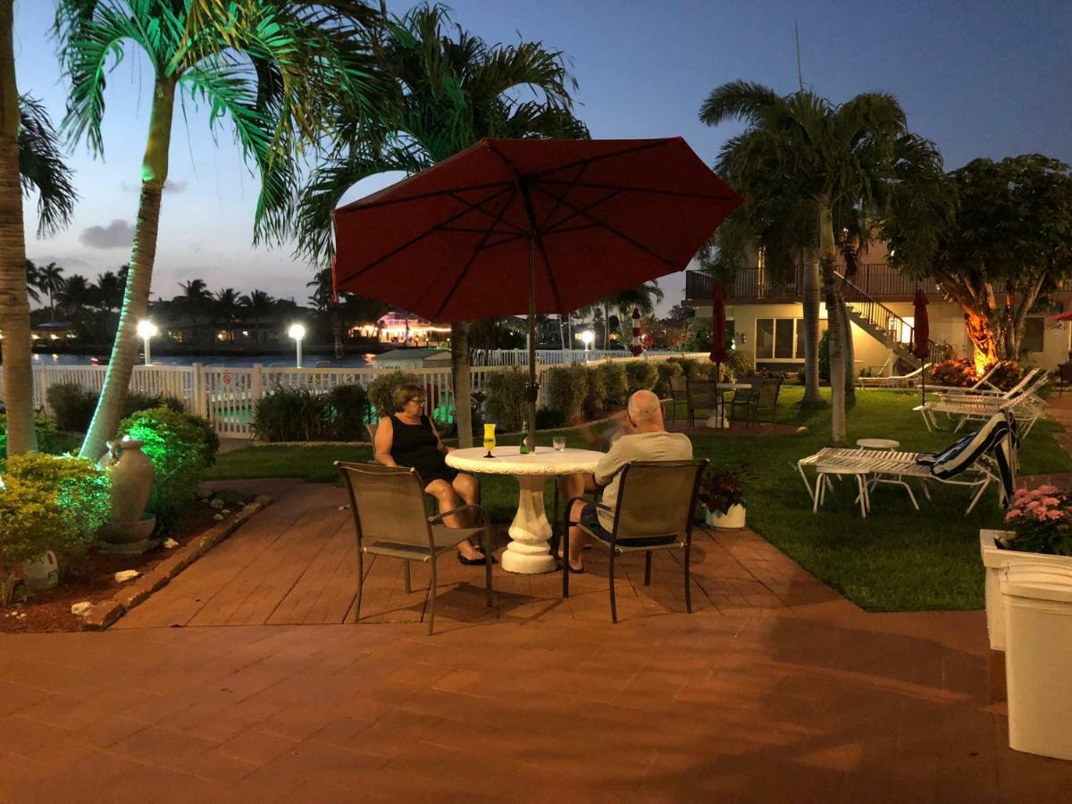 Aqua Mar Condos ポンパノビーチ エクステリア 写真